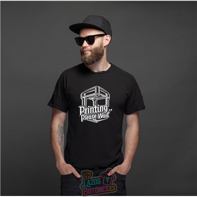 Camiseta Printing… Please Wait – Edición Pablo TuFactoría3d Camiseta Printing… Please Wait – Edición Pablo TuFactoría3d