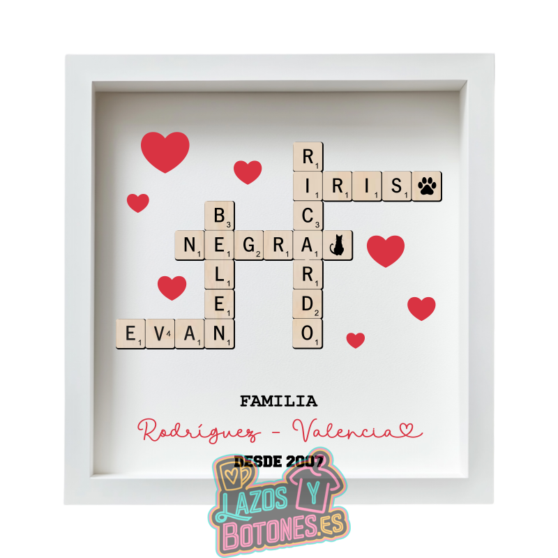 Cuadro Scrabble Mod. Familia | Regalo Personalizado — Lazos y Botones